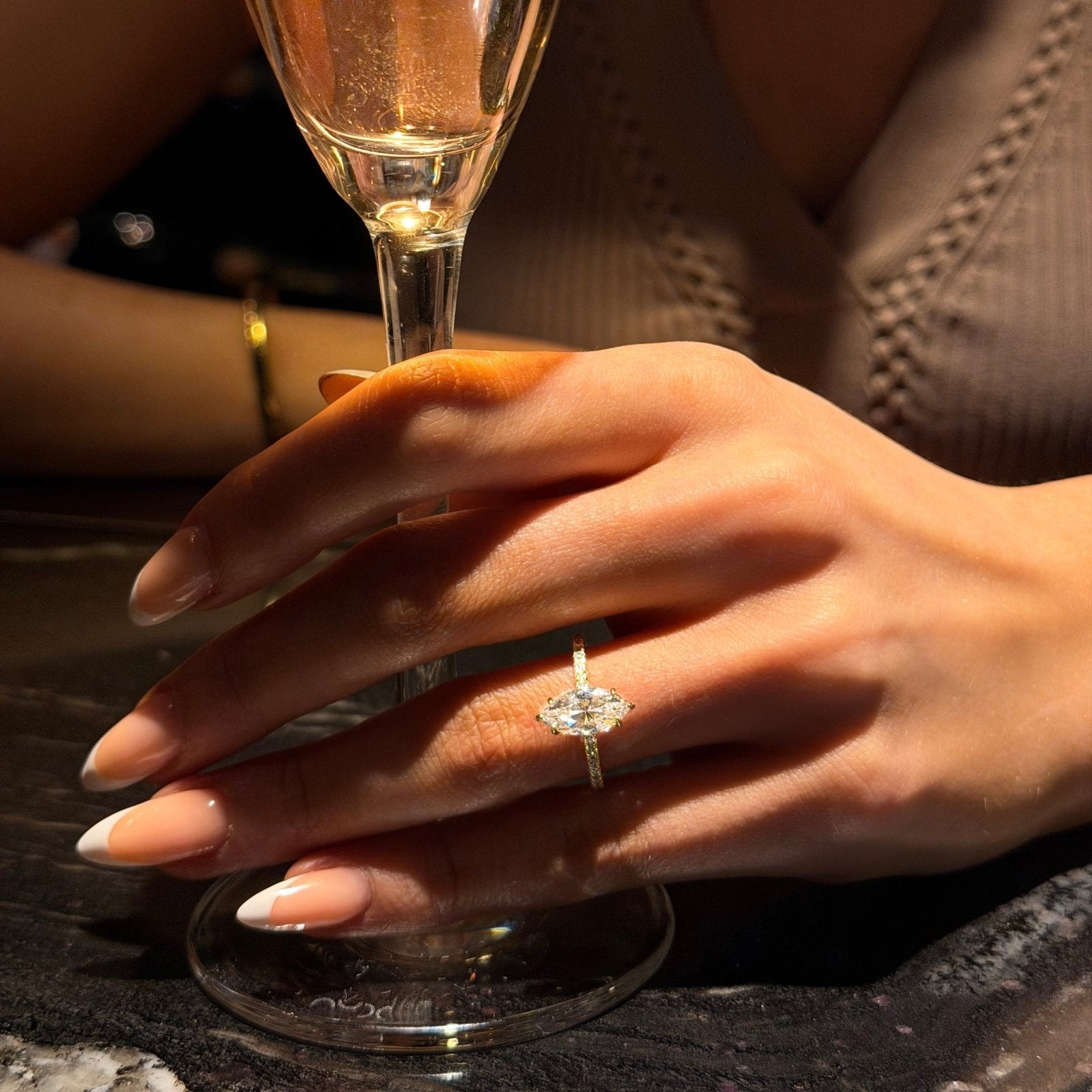 Solitaire Marquise "Éclat Royal" – Or 18k & Pavé Étincelant