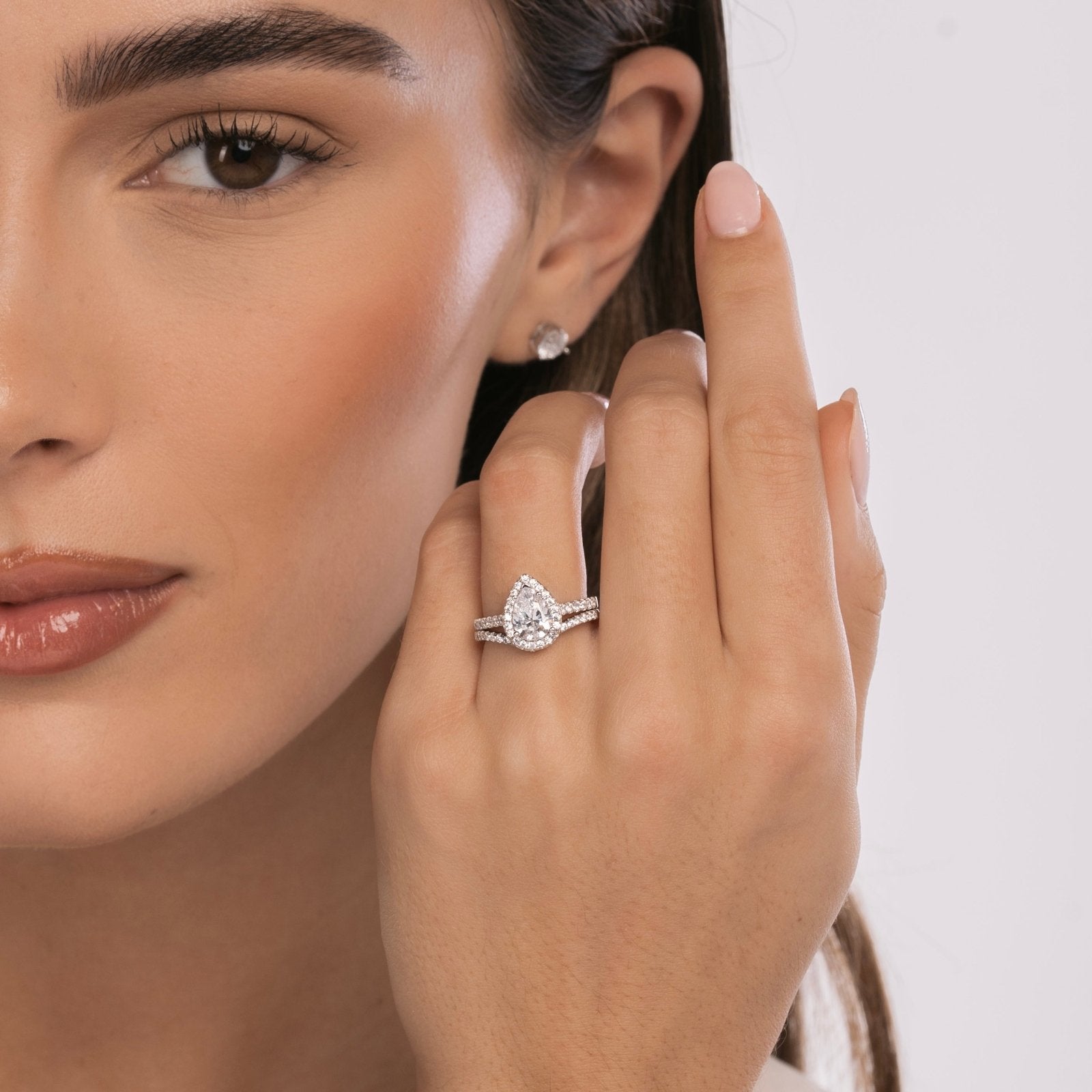 Bague de Fiançailles "Larme Impériale" – Halo Poire & Pavé Scintillant