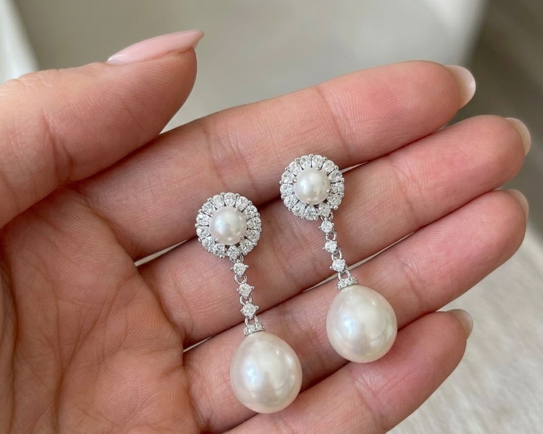 Boucles d'oreilles percées classiques en perles rondes et diamants blancs💎