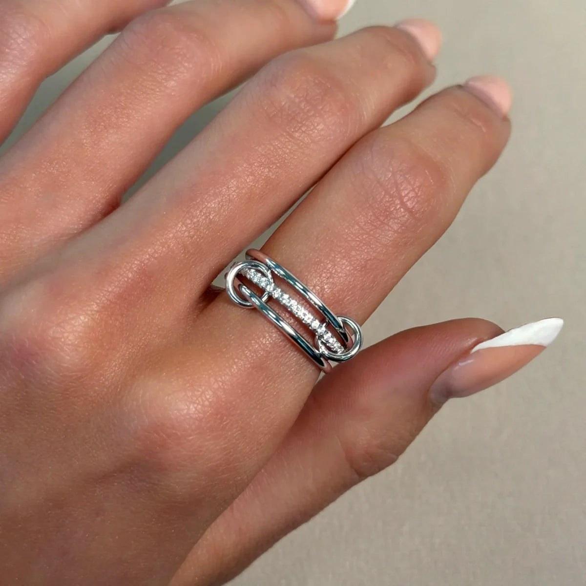 Bague Multi-Rangs "Éclat Entrelacé" – Or blanc & Pavé effet Diamants