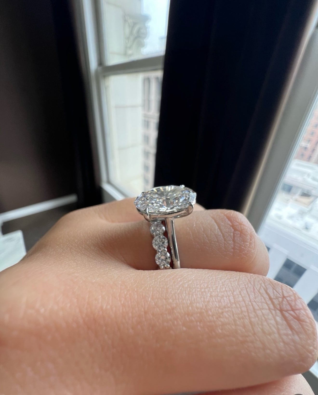 Ensemble Nuptial "Éclat Intemporel" – Solitaire Oval & Alliance Éternité