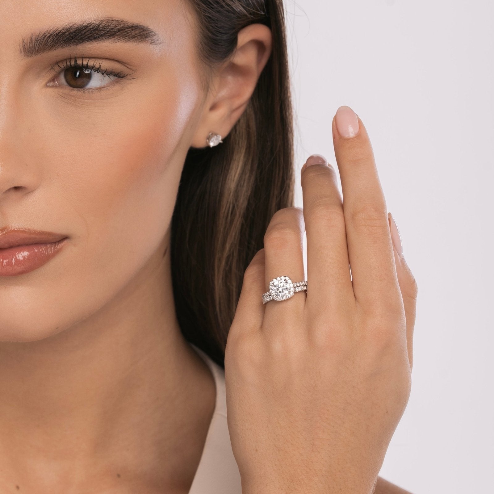 Bague "Éclat Impérial" – Halo Coussin & Solitaire de Luxe