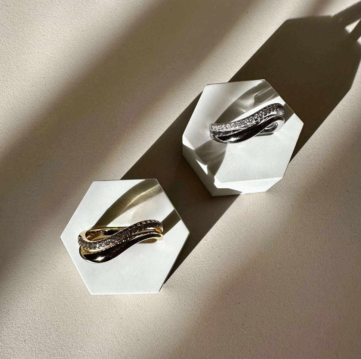 Bague "Onde Infinie" – Duo d'Or Poli et Pavé Étincelant