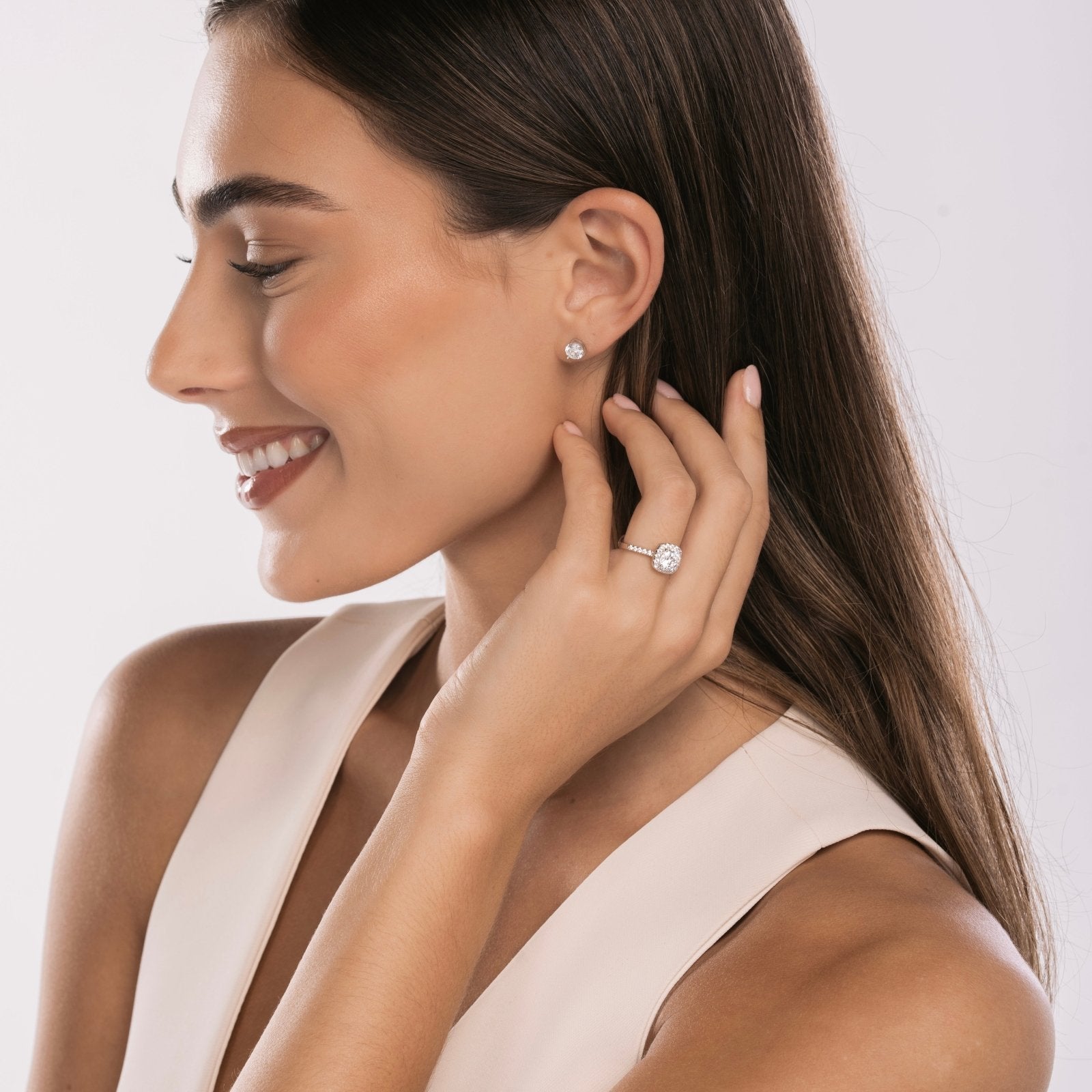 Bague "Éclat Impérial" – Halo Coussin & Solitaire de Luxe