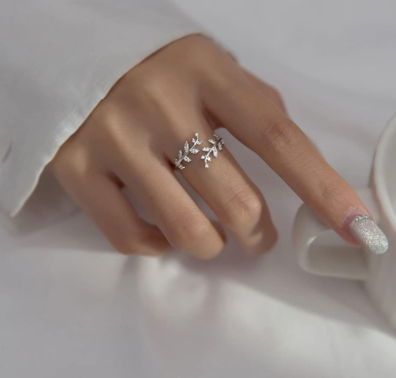 Bague Feuillage Ouverte Étincelante avec Pierres Moissanite Argentées