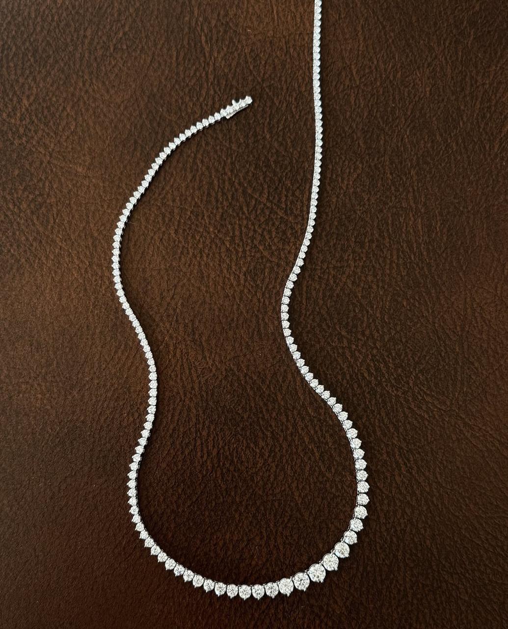 Collier de tennis à trois pointes de taille moyenne et dégradée