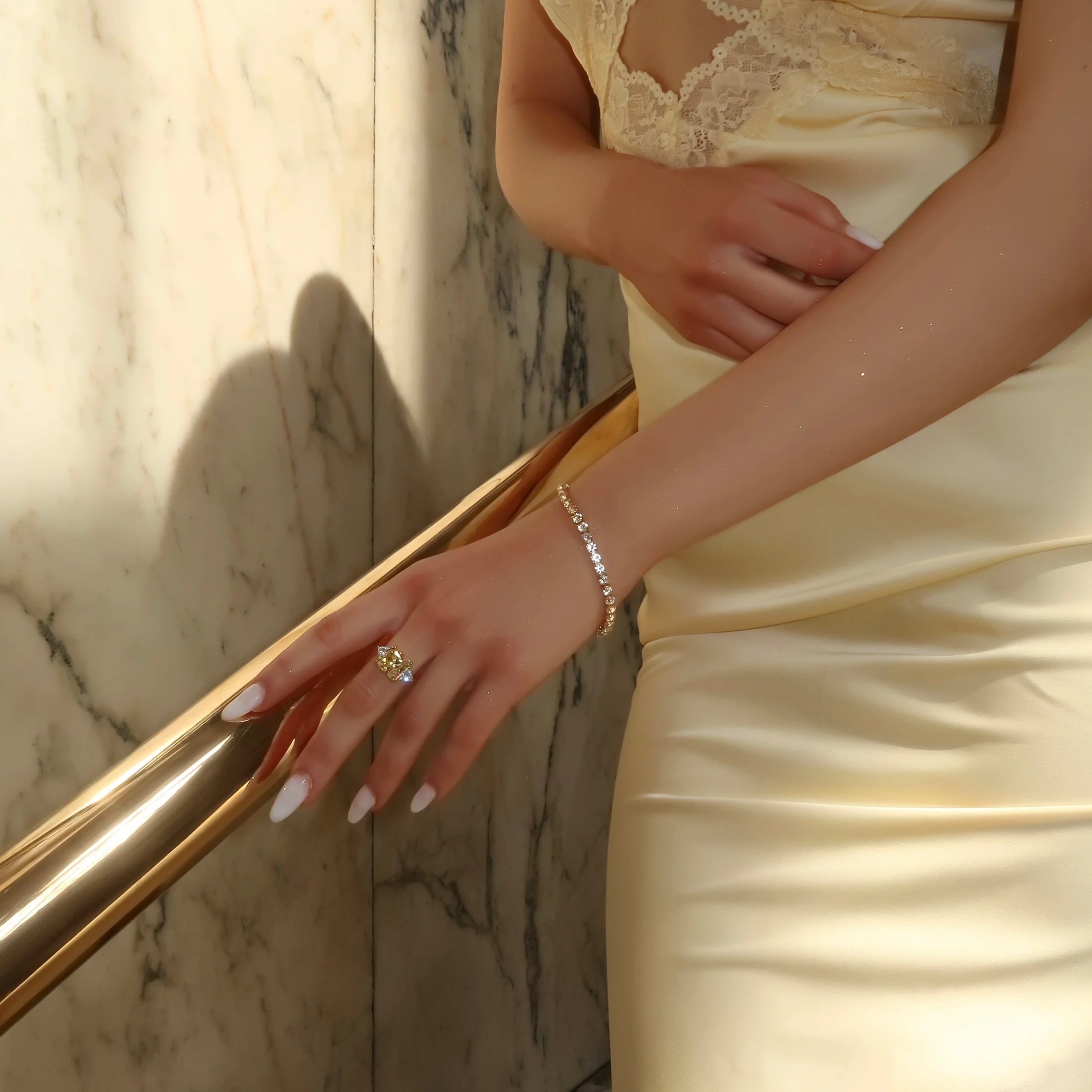 Bague Royale Jaune – Moissanite 5 Carats Coupe Radiant