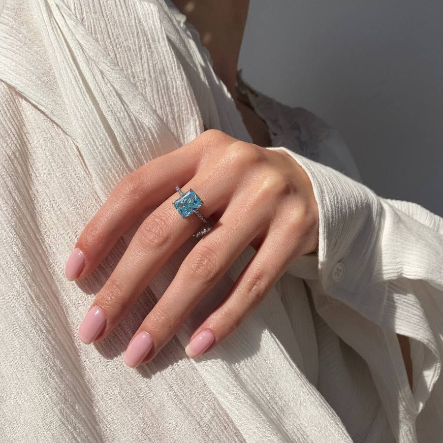Solitaire "Lagon Bleu" – Argent Rhodié & Radiant Turquoise (4ct)