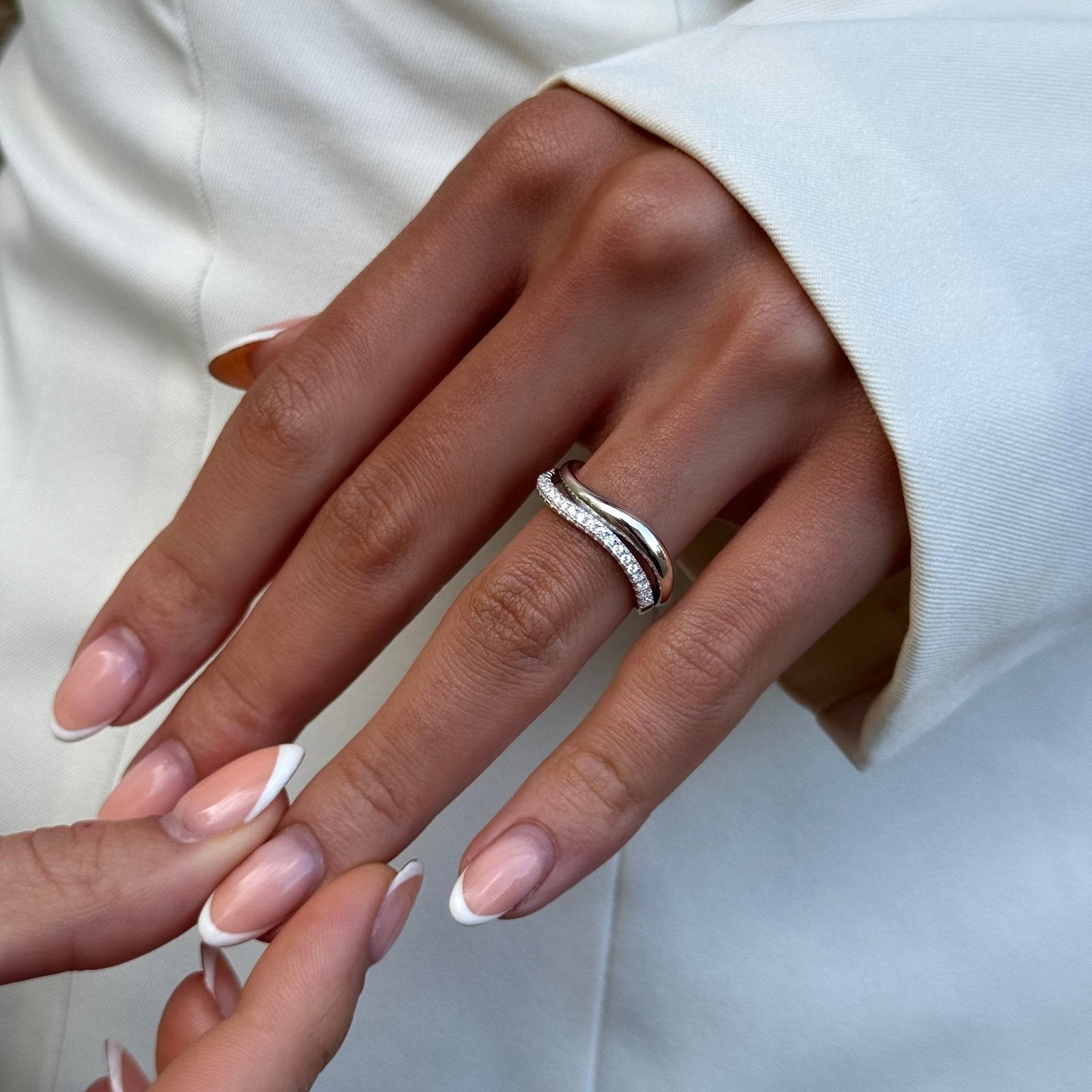 Bague "Onde Infinie" – Duo d'Or Poli et Pavé Étincelant