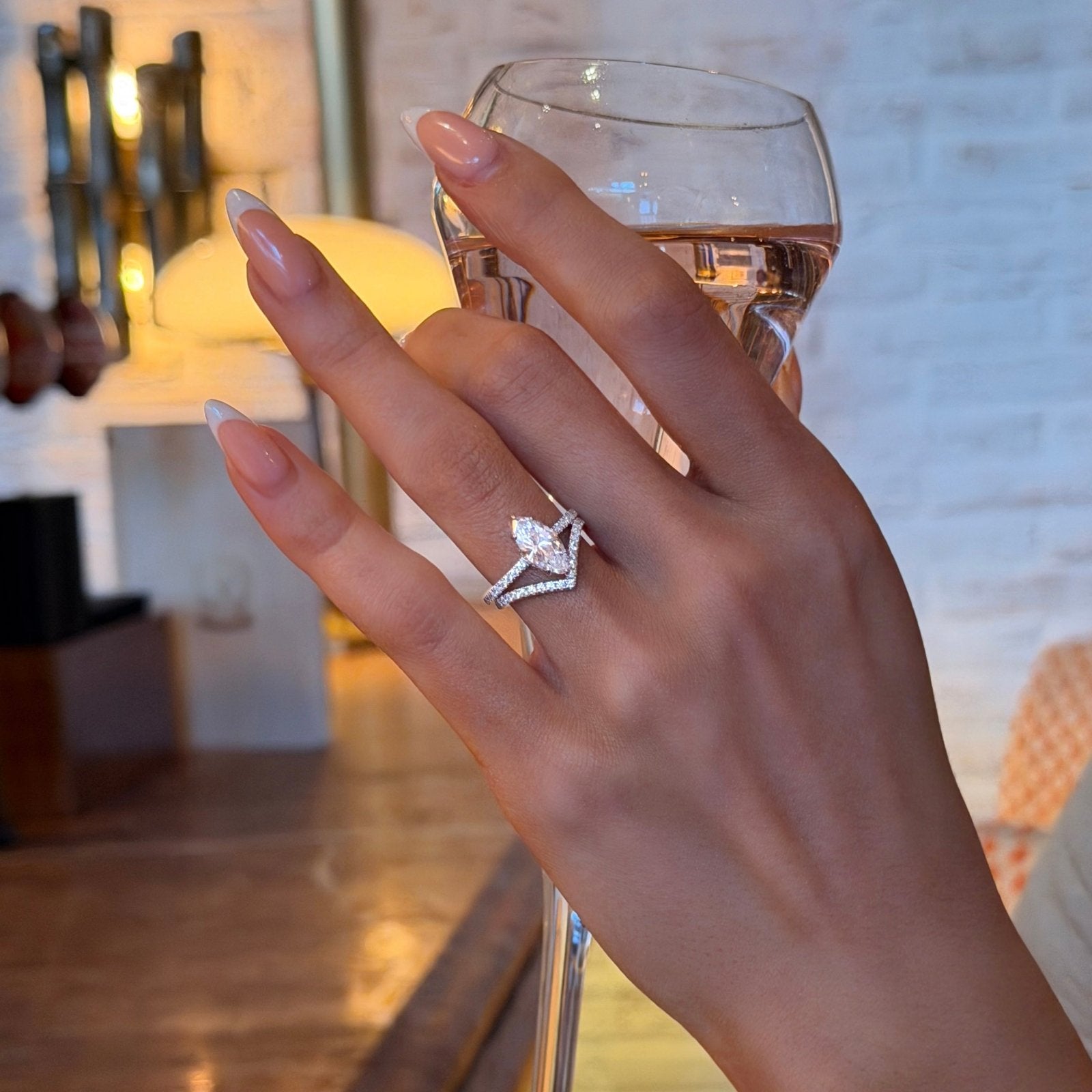 Solitaire Marquise "Éclat Royal" – Or 18k & Pavé Étincelant