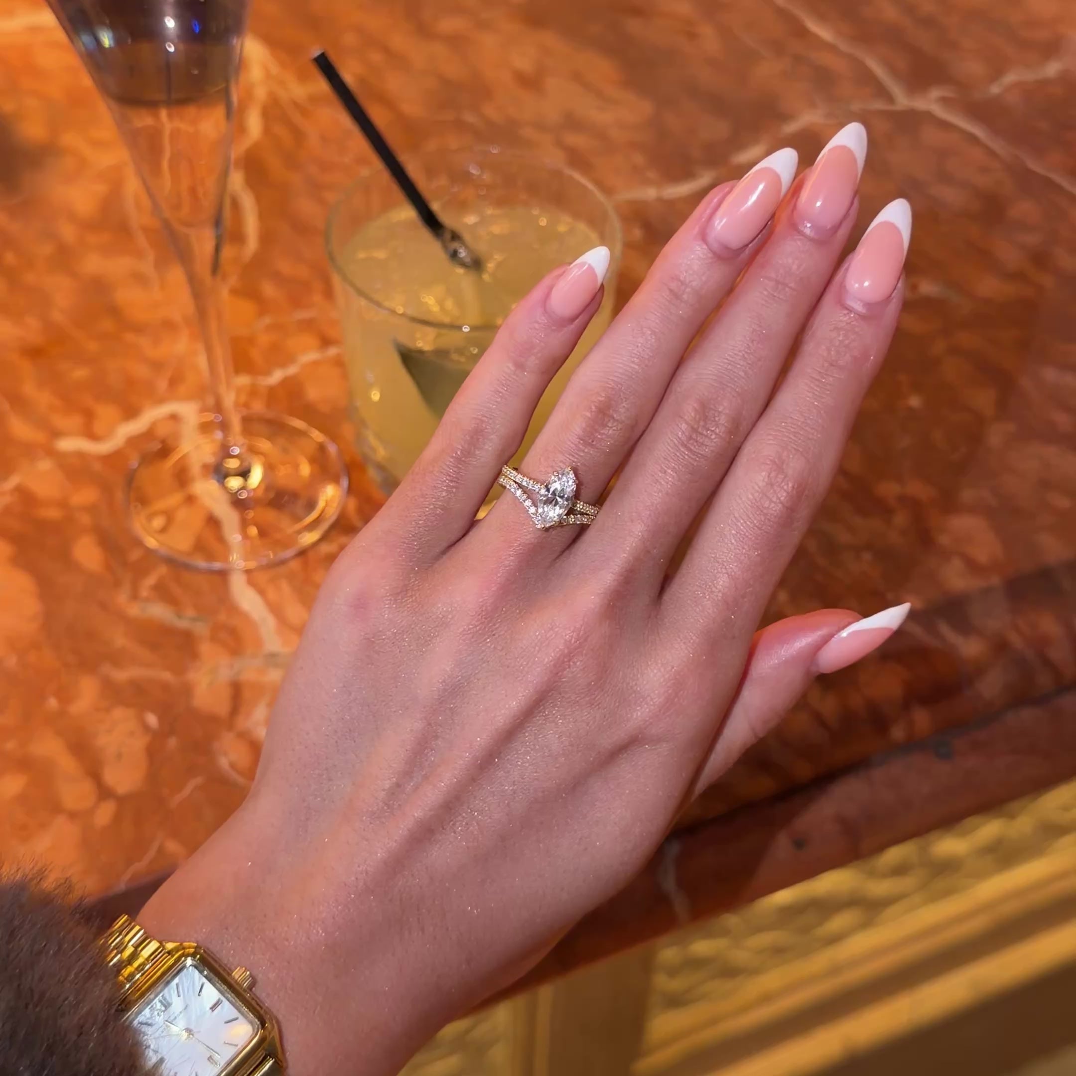 Solitaire Marquise "Éclat Royal" – Or 18k & Pavé Étincelant