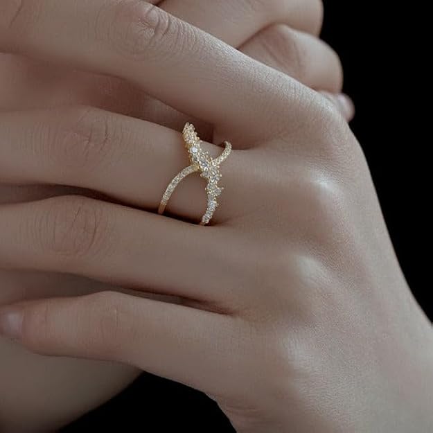 Bague Croisée Stellaire — Moissanites & Anneau Doré en X