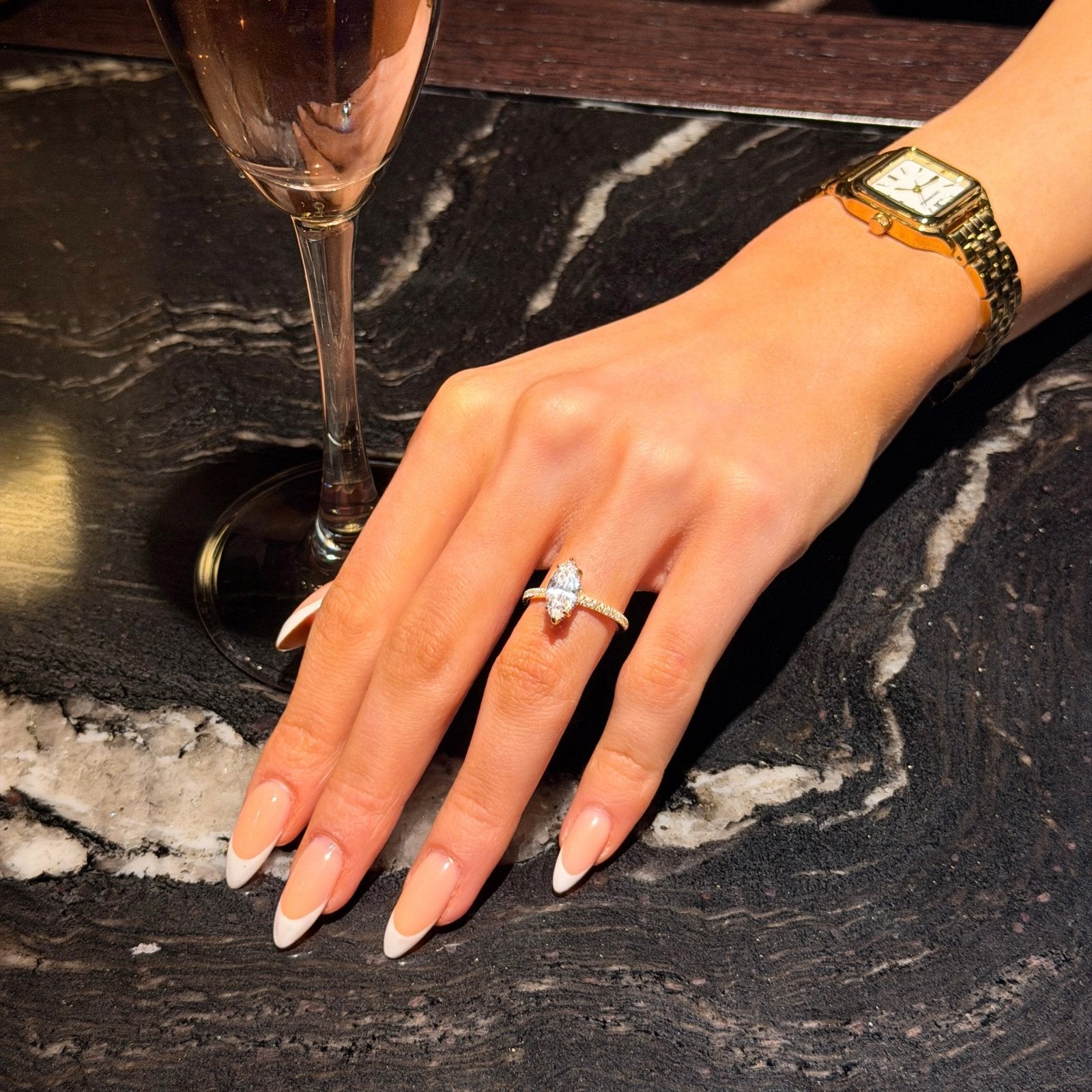 Solitaire Marquise "Éclat Royal" – Or 18k & Pavé Étincelant