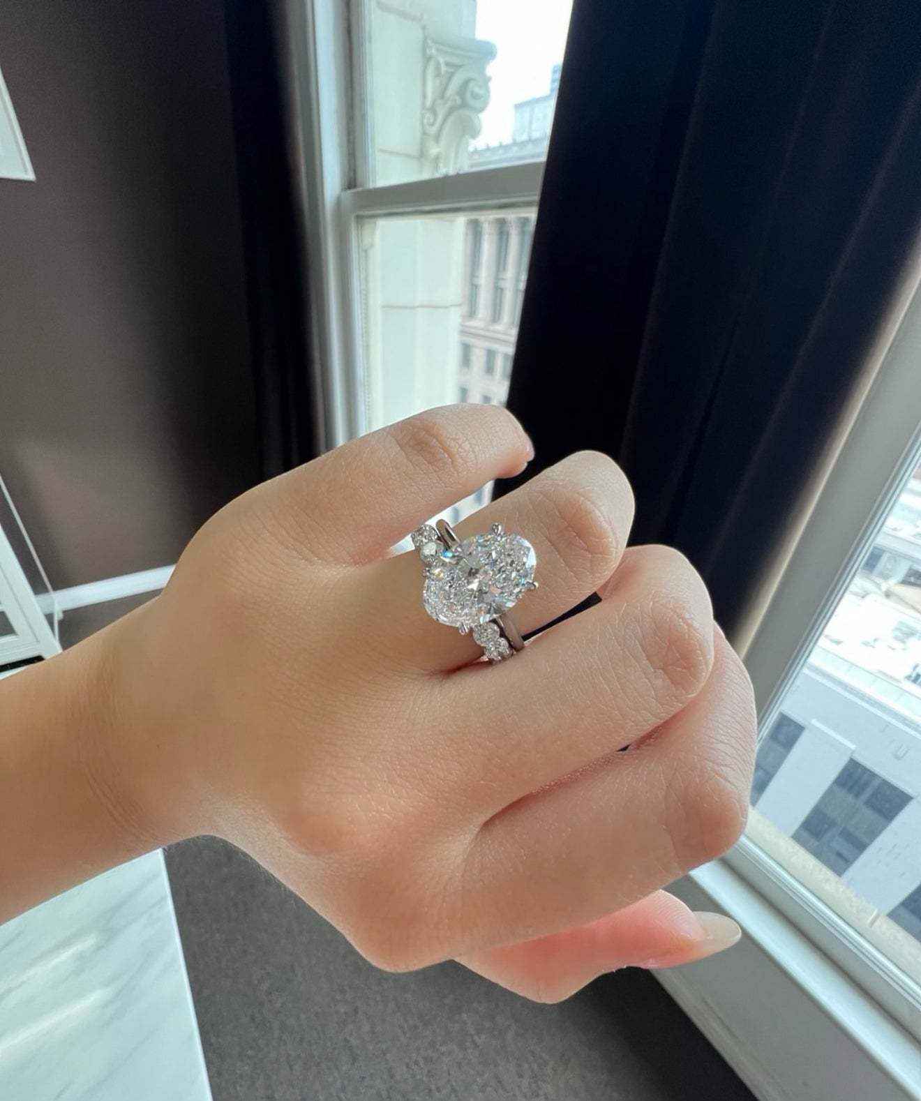 Solitaire Oval "Éclat Royal" – Or 14K & Zirconium 8A (Effet Diamant) – Argenté