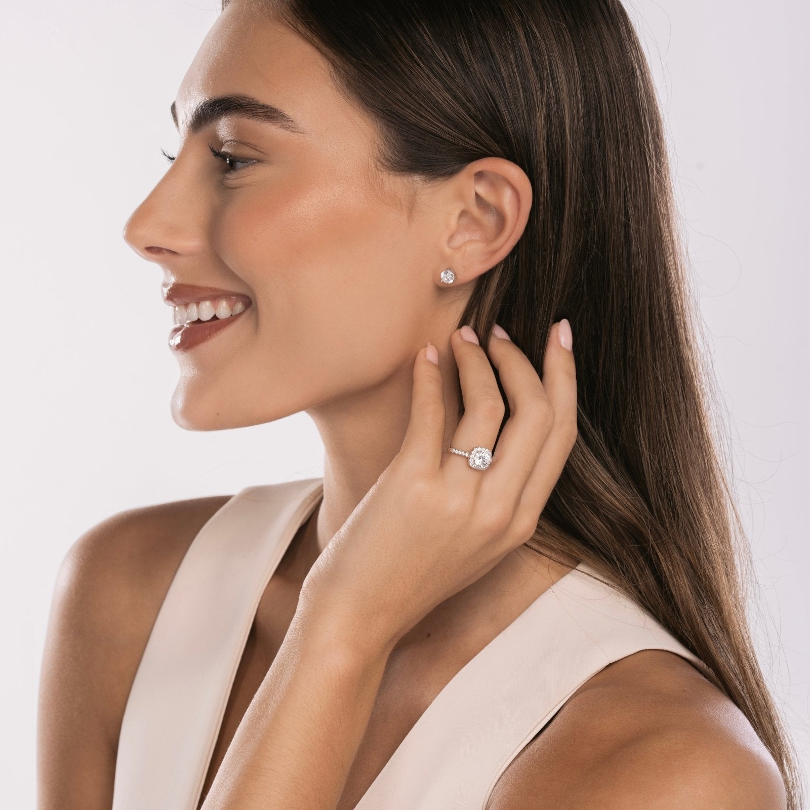 Bague "Éclat Impérial" – Halo Coussin & Solitaire de Luxe