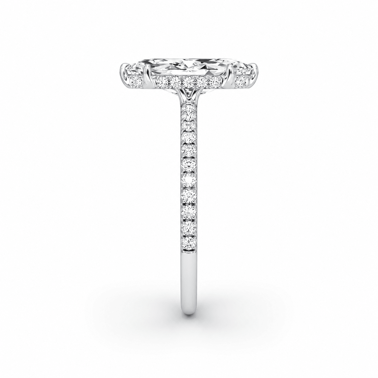 Solitaire Marquise "Éclat Royal" – Or 18k & Pavé Étincelant