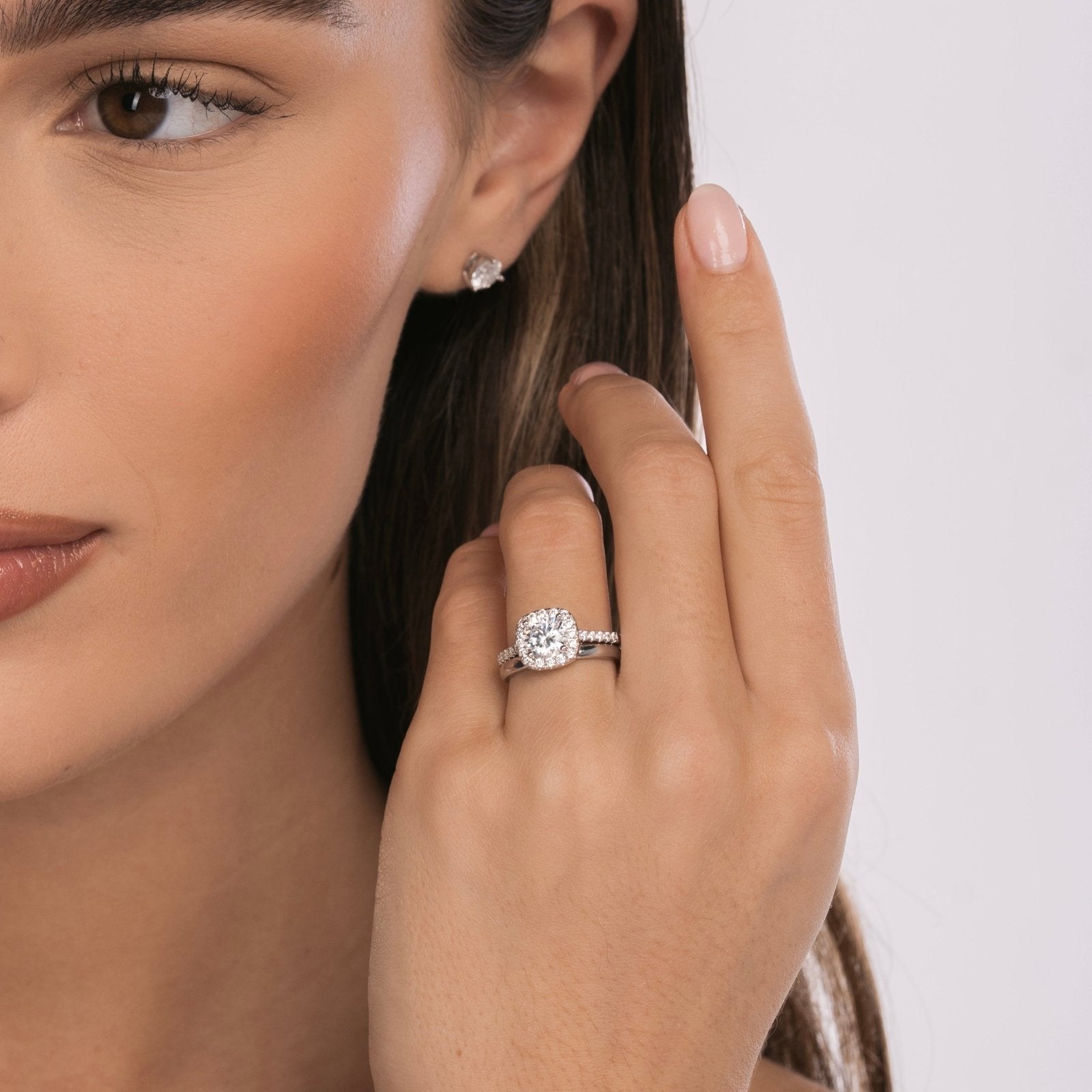 Bague "Éclat Impérial" – Halo Coussin & Solitaire de Luxe
