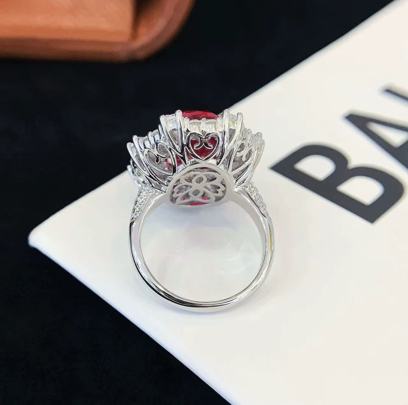 Bague Altesse Royale — Rubis Rouge Intense & Halo Ballerine Éclatant