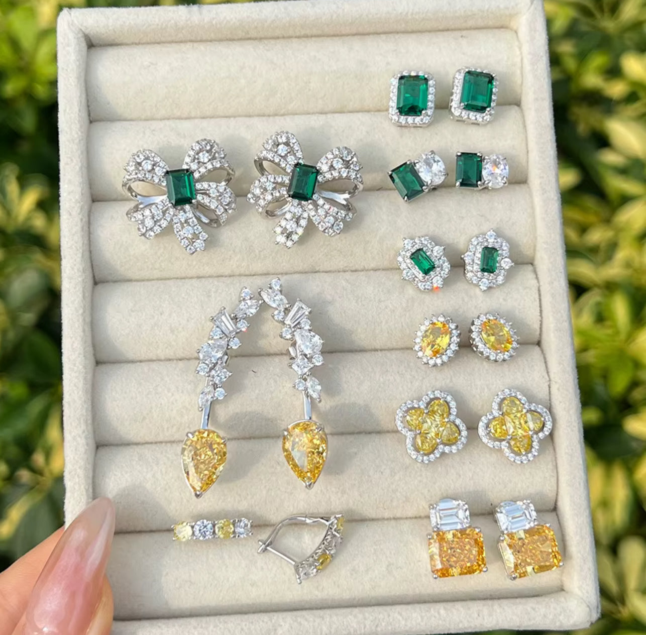 Boucles d’Oreilles Émeraude & Éclat diamant
