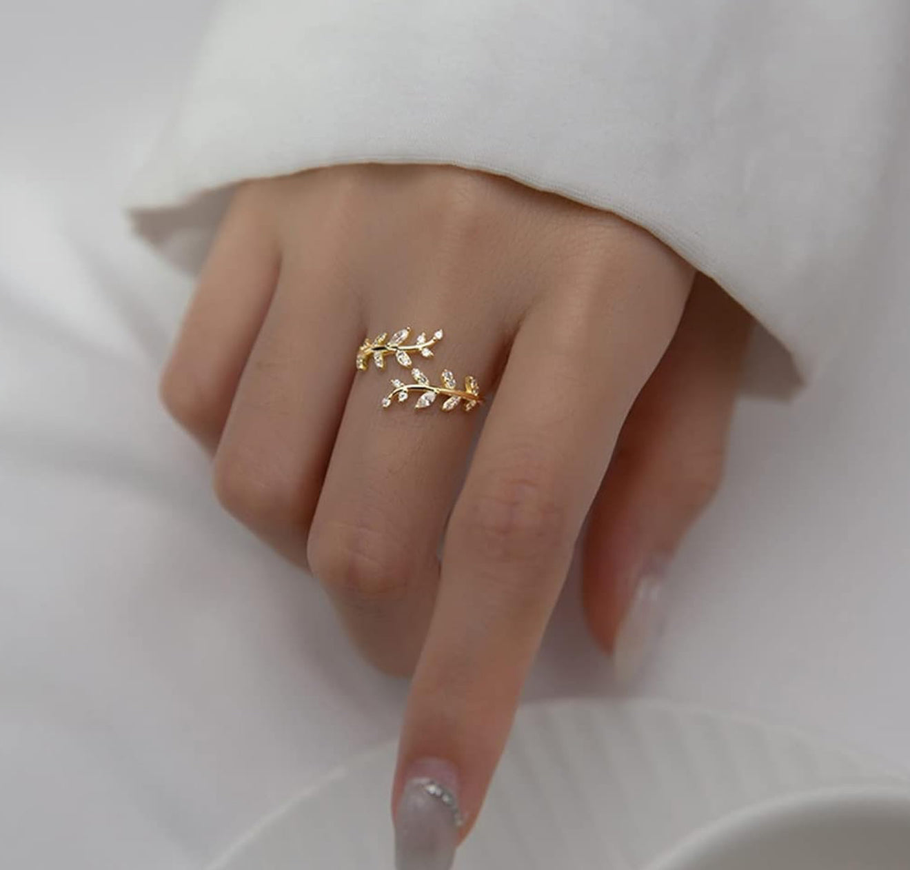 Bague Feuillage Ouverte Étincelante avec Pierres Moissanite Argentées
