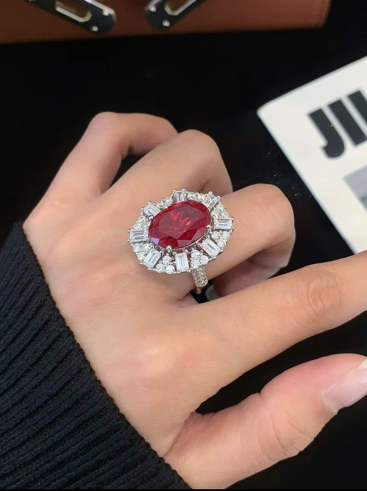 Bague Altesse Royale — Rubis Rouge Intense & Halo Ballerine Éclatant