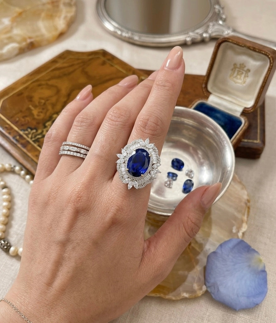 Bague Couronne Impériale — Saphir Bleu Roy & Double Halo Ballerine