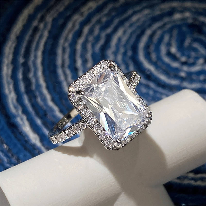 Bague de mariage en diamant baguette à 4 griffes pour femme
