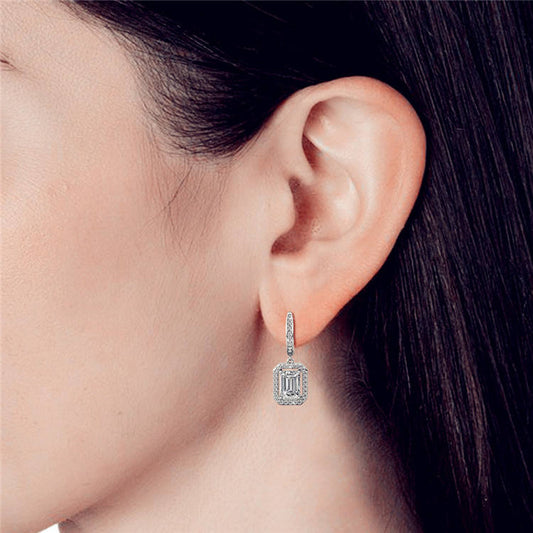 Boucles d'oreilles pendantes en argent avec contour de diamants taille émeraude