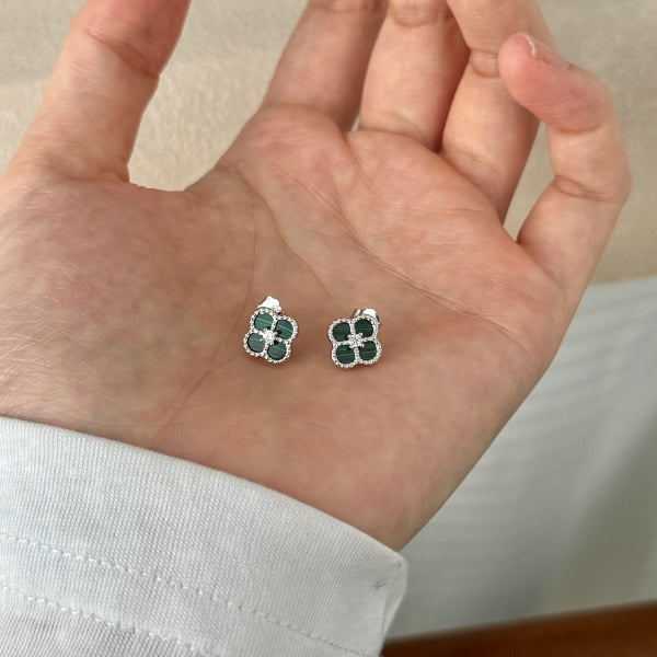 Trèfle Émeraude – Boucles d’oreilles élégance naturelle 18K