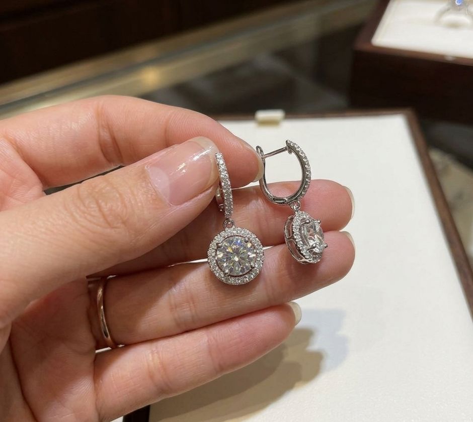 Boucles d'oreilles percées rondes en diamant blanc rafraîchissant💎