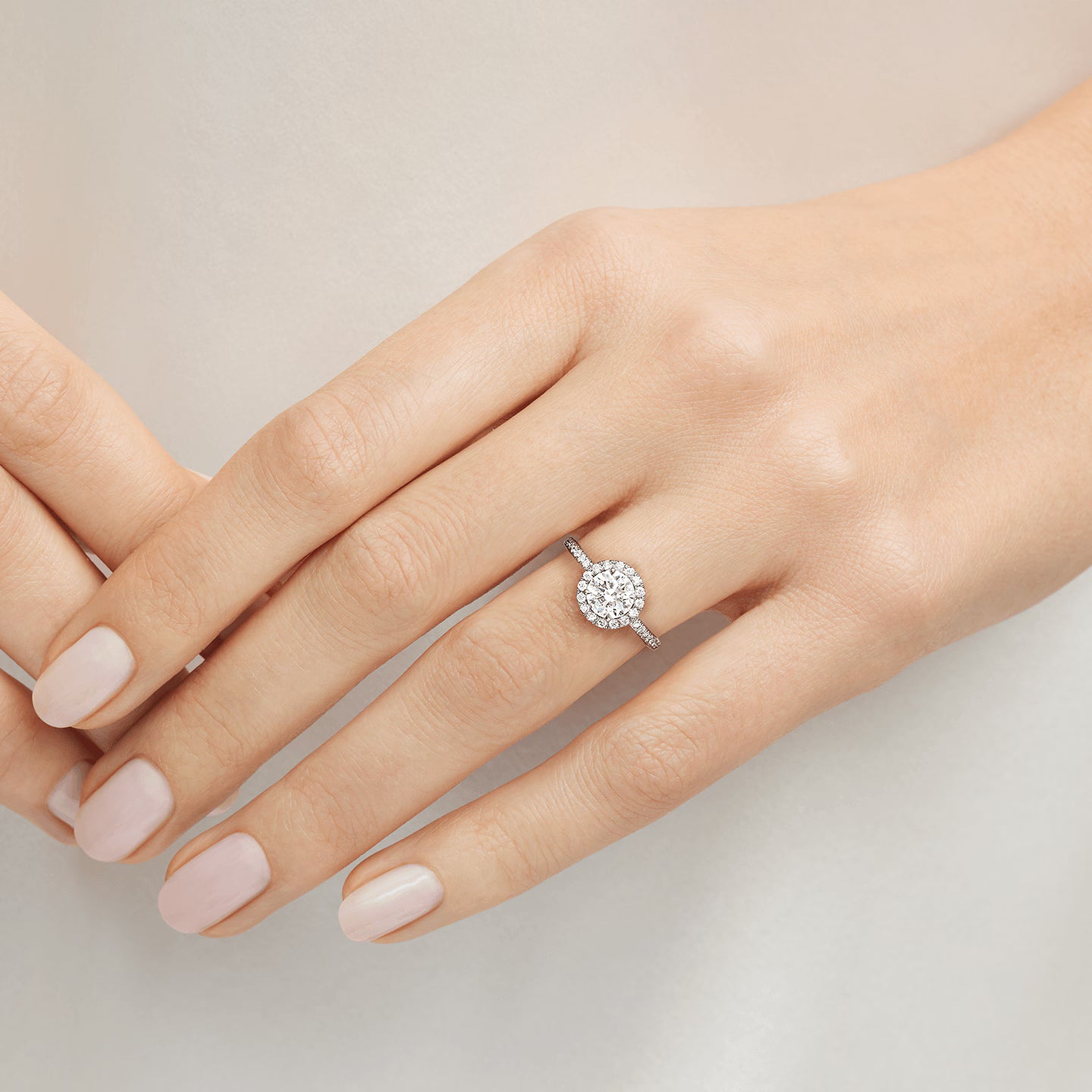 Bague "Halo Céleste" – Éclat Diamant & Pavé Scintillant